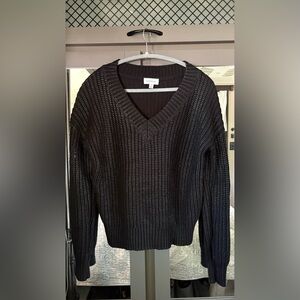 Evereve Women’s Coated Black V-Neck Ribbed Sweater